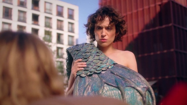 Video Reference: Sky, Flash photography, Street fashion, Fun, Fashion design, Performing arts, Electric blue, Event, Long hair, Entertainment