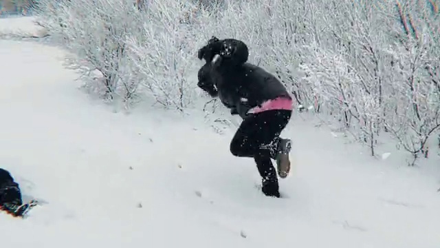 Video Reference: Snow, Helmet, Jacket, Slope, Glove, Freezing, Personal protective equipment, Recreation, Tree, Winter