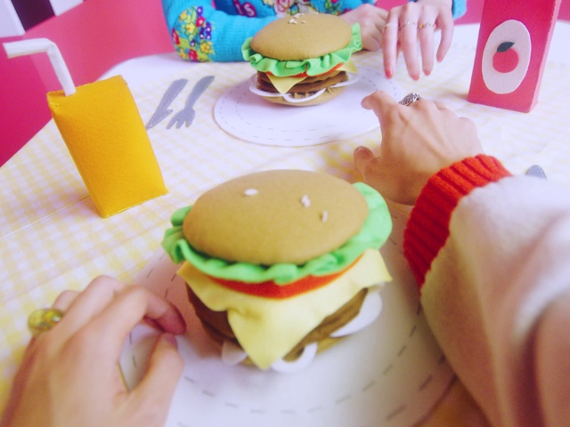 Video Reference: Food, Tableware, Ingredient, Bun, Yellow, Fast food, Recipe, Baked goods, Cuisine, Dish