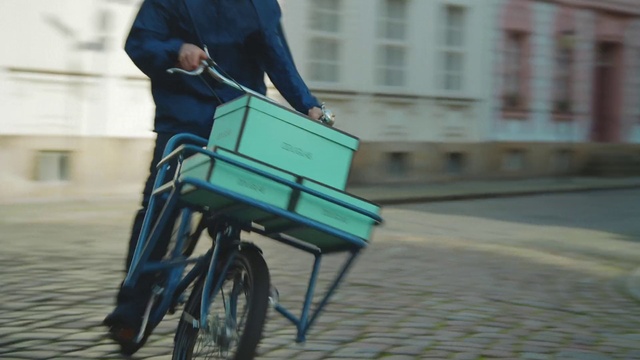 Video Reference: Wheel, Tire, Bicycle, Bicycle tire, Bicycle wheel, Bicycle handlebar, Bicycle accessory, Bicycle frame, Road surface, Wall