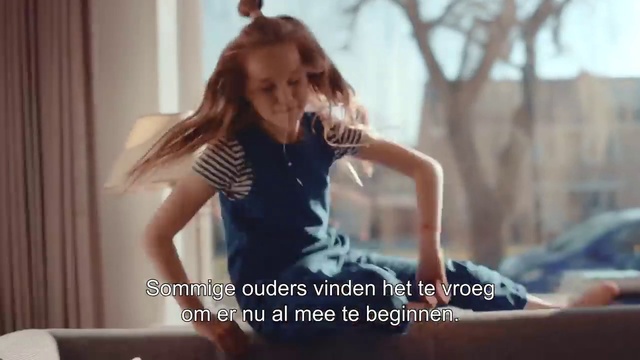 Video Reference: Muscle, Flash photography, Happy, Thigh, Long hair, Waist, Fashion design, Human leg, Blond, Electric blue