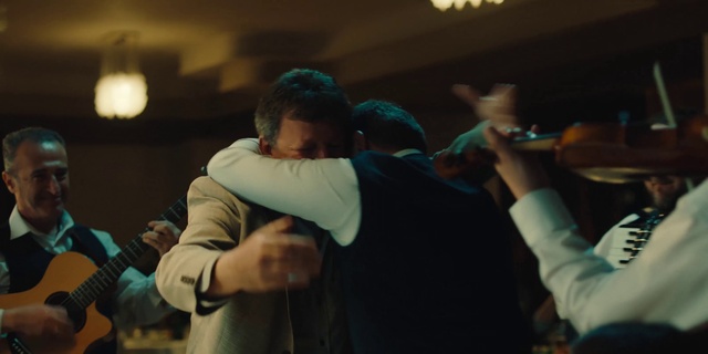 Video Reference: Hand, Music, Entertainment, Gesture, Hat, Event, Musician, Performing arts, Baseball cap, Performance