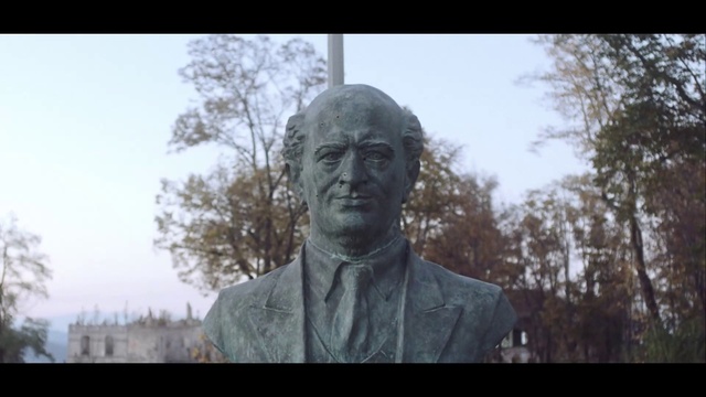 Video Reference: Sky, Sculpture, Statue, Tree, Art, Tints and shades, Classical sculpture, Monument, Bronze sculpture, Grass