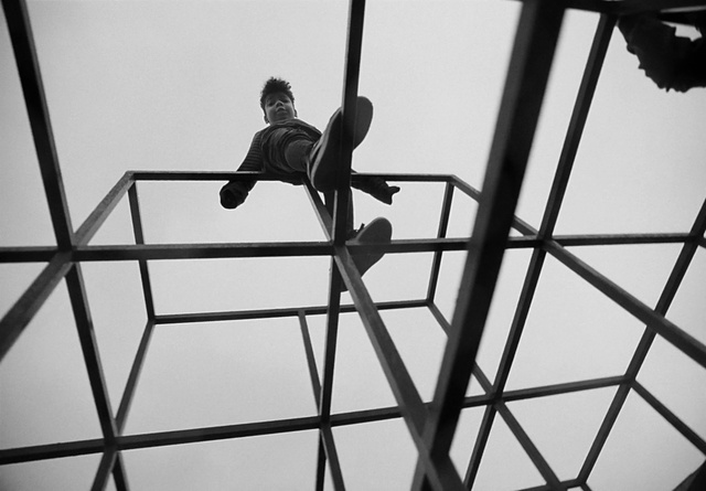 Video Reference: Sky, Human, Black-and-white, Grey, Style, Line, Composite material, Symmetry, Monochrome photography, Monochrome