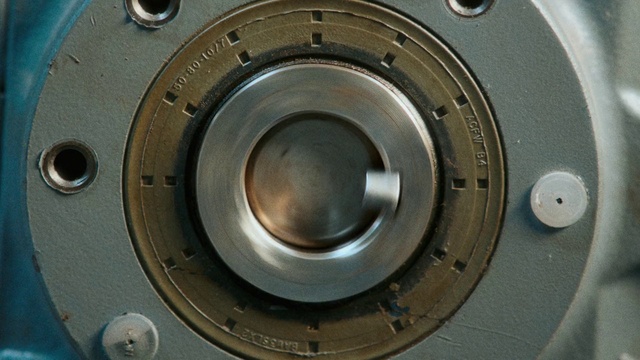 Video Reference: Camera lens, Camera accessory, Audio equipment, Cameras & optics, Lens, Motor vehicle, Auto part, Circle, Mirrorless interchangeable-lens camera, Film camera