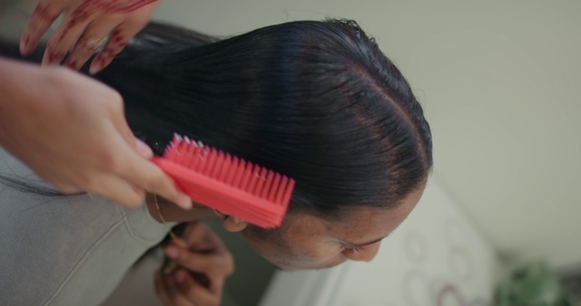 Video Reference: Forehead, Hair, Chin, Hand, Eyebrow, Eye, Eyelash, Beauty salon, Ear, Neck