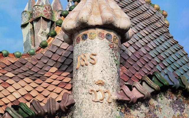 Video Reference: Sky, Plant, Wood, Roof, Grass, Facade, Tree, Turret, Historic site, Medieval architecture