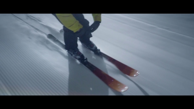 Video Reference: Hand, Knee, Thigh, Tints and shades, Sportswear, Human leg, Recreation, Slope, Wood, Sports equipment