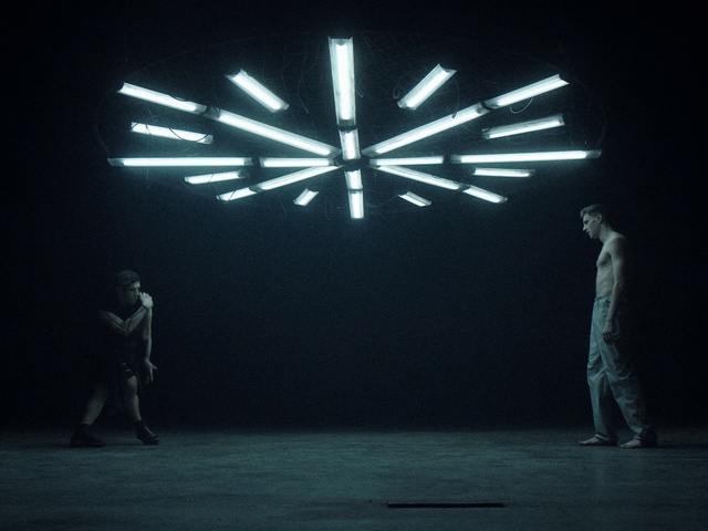 Video Reference: Light, Entertainment, Gesture, Performing arts, Flash photography, Stage, Event, Darkness, Performance art, Art