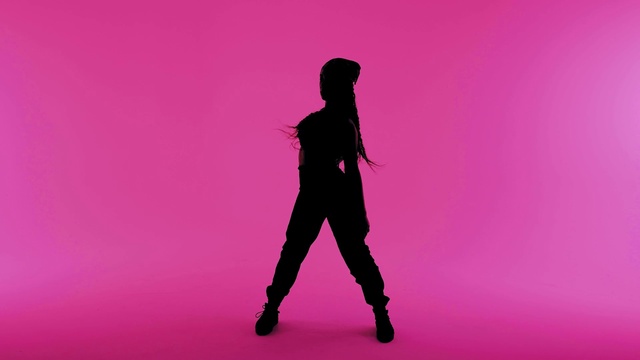 Video Reference: Purple, Flash photography, Gesture, People in nature, Violet, Pink, Happy, Performing arts, Entertainment, Electric blue