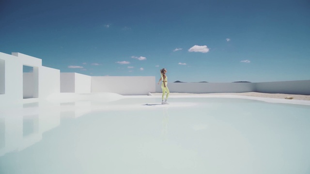 Video Reference: Cloud, Sky, Slope, Landscape, Horizon, Aeolian landform, Singing sand, Recreation, Balance, Dune