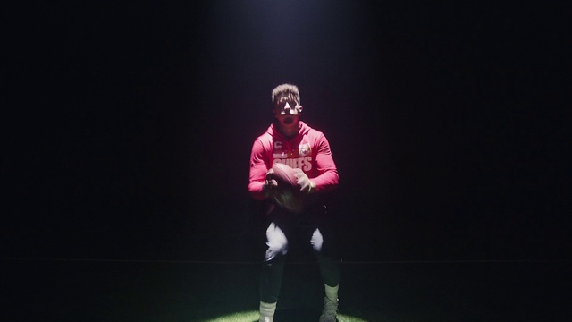 Video Reference: Musician, Flash photography, Artist, Music, Performing arts, Event, Music artist, Audio equipment, Entertainment, Magenta