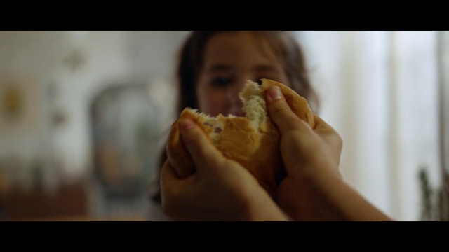 Video Reference: Food, Hand, Tableware, Jaw, Food craving, Ingredient, Gesture, Fast food, Recipe, Finger