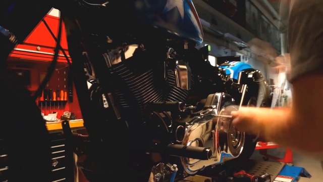 Video Reference: Automotive lighting, Motor vehicle, Automotive tire, Automotive design, Engineering, Entertainment, Automotive exterior, Machine, Rim, Event