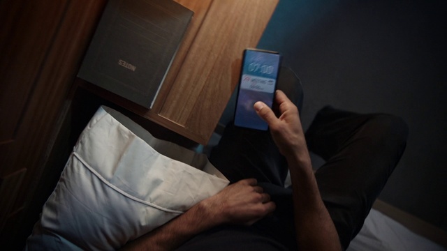 Video Reference: Hand, Comfort, Gesture, Wood, Elbow, Wrist, Hardwood, Thumb, Human leg, Gadget