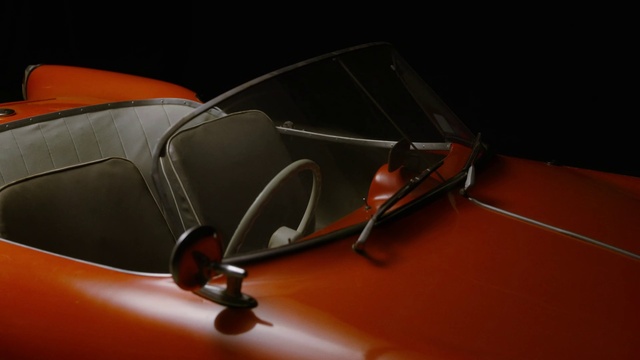 Video Reference: Vehicle, Car, Hood, Automotive lighting, Motor vehicle, Automotive mirror, Automotive side-view mirror, Automotive design, Vehicle door, Personal luxury car