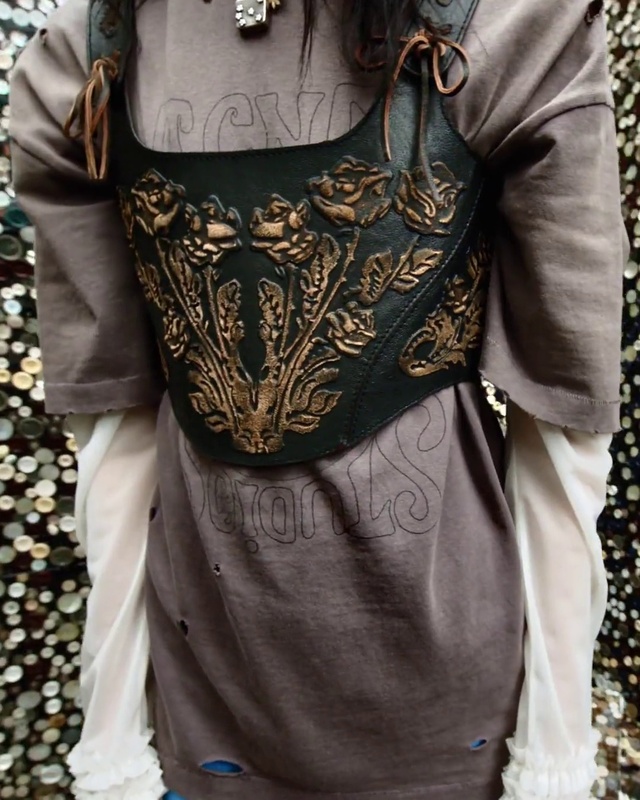 Video Reference: Outerwear, Textile, Neck, Dress shirt, Sleeve, One-piece garment, Collar, Waist, Fashion design, Blazer