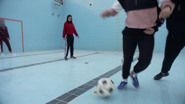 Video Reference: White, Human, Sports equipment, Standing, Ball, Flooring, Floor, Leisure, Fun, Red