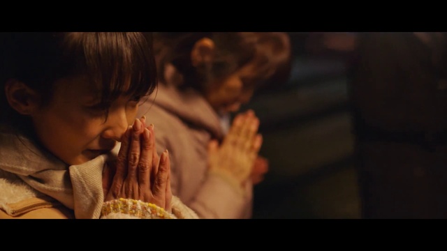 Video Reference: Jaw, Flash photography, Gesture, Food craving, Thumb, Event, Darkness, Happy, Nail, Junk food