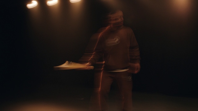 Video Reference: Flash photography, Entertainment, Performing arts, Event, Darkness, Midnight, Art, Elbow, Music, Room