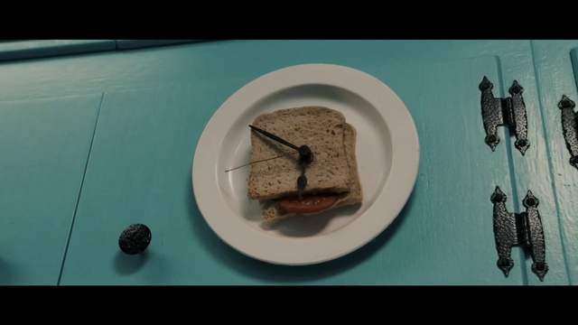 Video Reference: Food, Tableware, Dishware, Plate, Wood, Recipe, Sliced bread, Staple food, Ingredient, Serveware