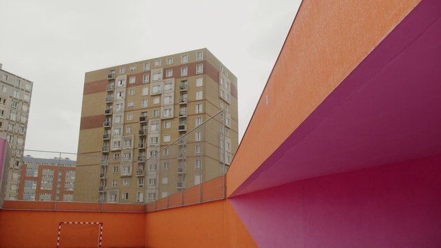 Video Reference: Building, Sky, Window, Tower block, Urban design, Condominium, Neighbourhood, Rectangle, Wall, Material property