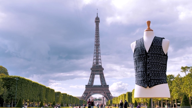 Video Reference: Cloud, Sky, Building, Green, Tower, Yellow, Travel, Grass, Leisure, Crowd