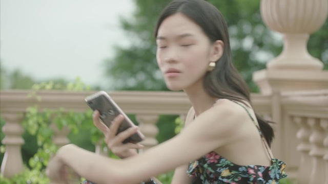 Video Reference: Photograph, Plant, People in nature, Happy, Finger, Grass, Summer, Communication Device, Leisure, Mobile phone