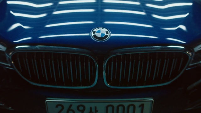 Video Reference: Car, Grille, Vehicle registration plate, Automotive lighting, White, Hood, Motor vehicle, Light, Automotive design, Bumper