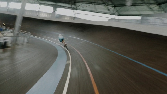 Video Reference: Land vehicle, Vehicle, Tire, Asphalt, Race track, Grey, Road surface, Thoroughfare, Rolling, Racing