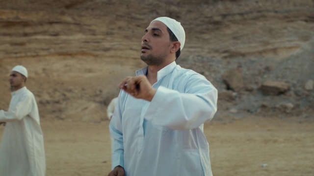 Video Reference: Ecoregion, Gesture, Sleeve, Landscape, Sand, Aeolian landform, Event, Soil, Fun, Recreation