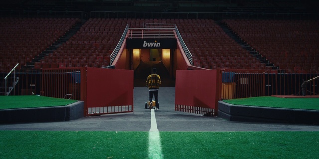 Video Reference: Water, Building, Grass, Fountain, Flooring, Landmark, Facade, House, Symmetry, Leisure