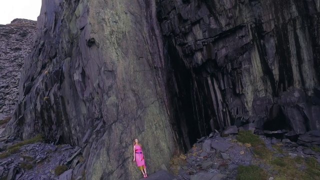 Video Reference: Bedrock, Trunk, Wood, Plant, Terrain, Formation, Outcrop, Fault, Forest, Recreation