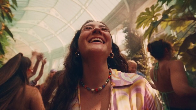 Video Reference: Smile, Happy, Entertainment, Fun, Eyewear, Leisure, Summer, Performing arts, Crowd, Event