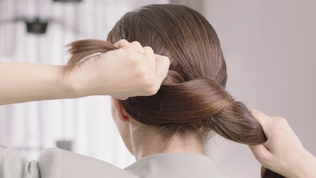 Video Reference: Forehead, Hair, Joint, Chin, Hairstyle, Shoulder, Eyebrow, Eyelash, Human, Ear