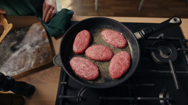 Video Reference: Food, Ingredient, Animal product, Recipe, Breakfast sausage, Pork, Cooking, Saveloy, Cuisine, Dish