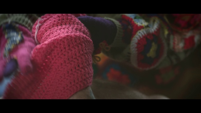 Video Reference: Headgear, Petal, Tints and shades, Magenta, Woolen, Pattern, Nail, Art, Wool, Electric blue
