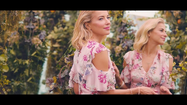 Video Reference: Plant, Smile, People in nature, Flash photography, Fashion, Happy, Gesture, Street fashion, Fawn, Tree