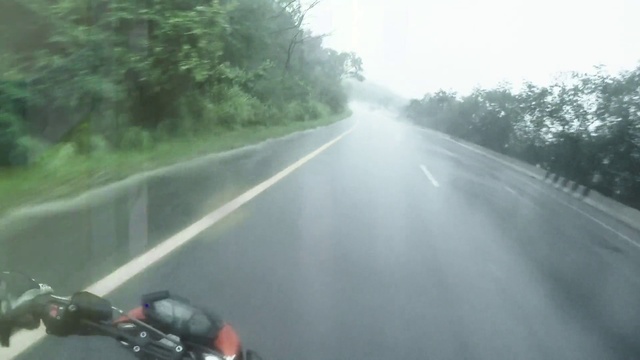 Video Reference: Sky, Automotive lighting, Motor vehicle, Road surface, Asphalt, Tree, Atmospheric phenomenon, Natural landscape, Plant, Thoroughfare