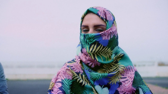 Video Reference: Sky, Street fashion, Happy, Headgear, Scarf, Shawl, Stole, Fashion design, Magenta, Electric blue