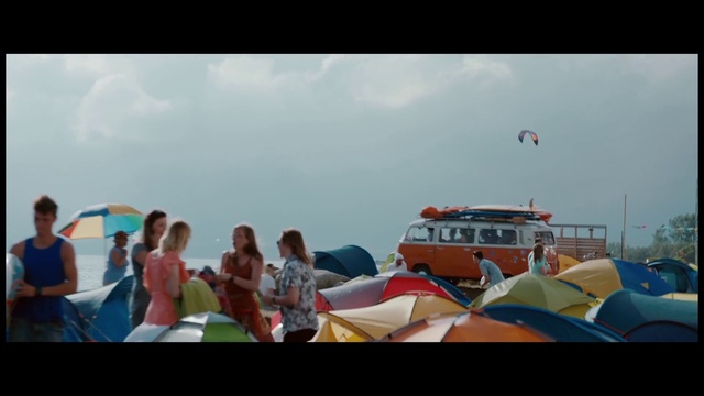 Video Reference: Sky, Cloud, People on beach, Travel, Leisure, Fun, Recreation, Parachute, T-shirt, Happy