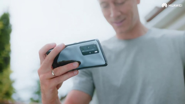 Video Reference: Hand, Communication Device, Mobile phone, Gadget, Gesture, Finger, Cameras & optics, Thumb, Photographer, Electronic device