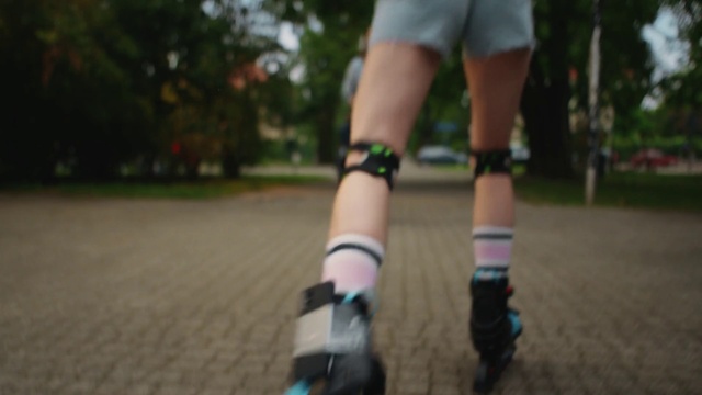 Video Reference: Sock, Sports gear, Shorts, Street fashion, Thigh, Knee, Roller sport, Roller skating, Grass, Roller skates