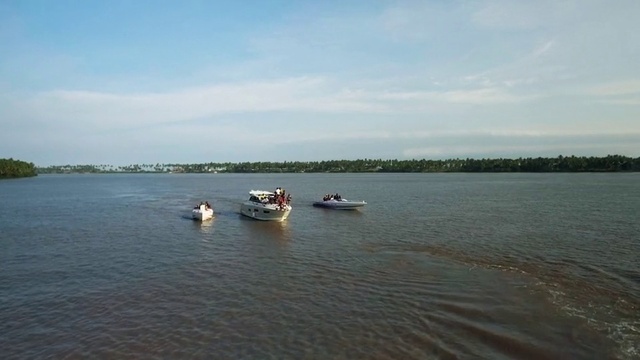 Video Reference: Water, Sky, Cloud, Boat, Watercraft, Vehicle, Lake, Boats and boating--Equipment and supplies, Coastal and oceanic landforms, Watercourse