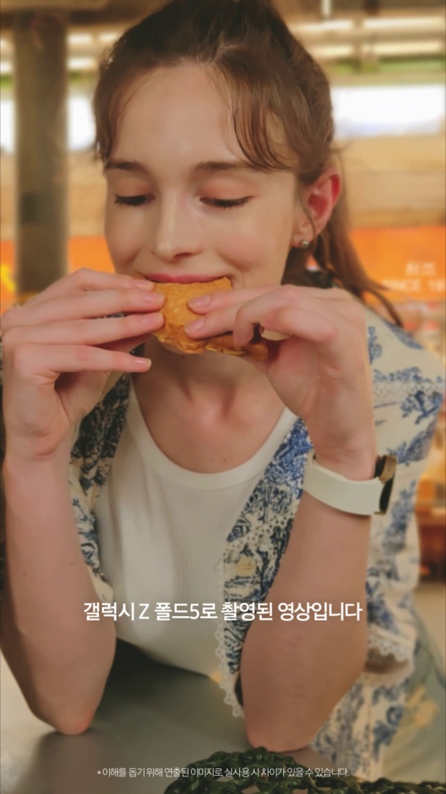 Video Reference: Food, Lip, Hand, Orange, Food craving, Gesture, Biting, Finger, Fruit, Happy