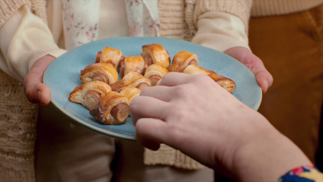 Video Reference: Food, Hand, Ingredient, Recipe, Finger, Cuisine, Dish, Baked goods, Staple food, Food craving