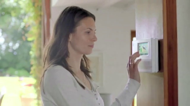 Video Reference: Hair, Sleeve, Gesture, Event, Long hair, Street fashion, Happy, Jewellery, Brown hair, Fun