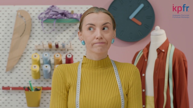 Video Reference: Head, Outerwear, Neck, Temple, Sleeve, Clock, Fashion design, Art, Fun, Jewellery