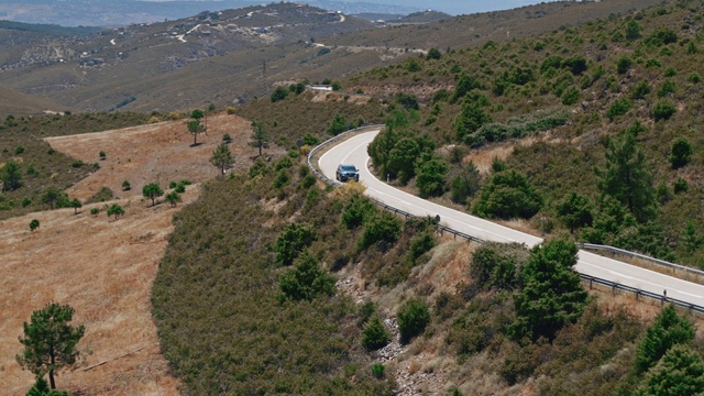 Video Reference: Mountain, Plant, Plant community, Slope, Tree, Vehicle, Sky, Road, Geological phenomenon, Landscape