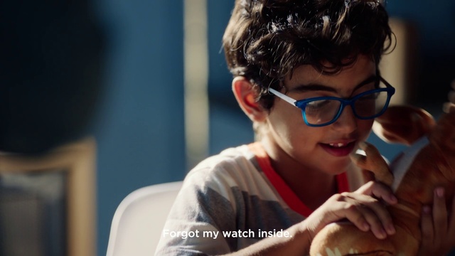 Video Reference: Glasses, Hand, Vision care, Arm, Smile, Flash photography, Jaw, Neck, Eyelash, Eyewear